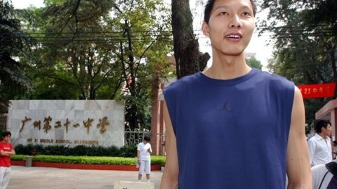 男篮一哥的青春记忆：易建联高考奇遇记